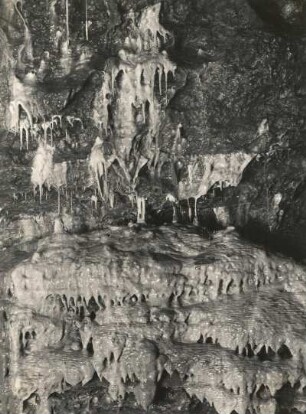 Vogtland. Syrauer Höhle. Sinterkaskaden