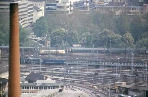 Stuttgart Hbf. Gleisvorfeld S-Bahn-Rampe Einfahrt Güterbahnhof Lok Baureihe 110 Vorspann Lok Baureihe 119 E S-WÜ Lok Baureihe 103