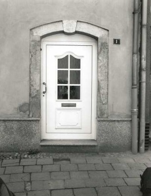 Roßwein, Lommatzscher Straße 1. Wohnhaus (bezeichnet 1807). Portal
