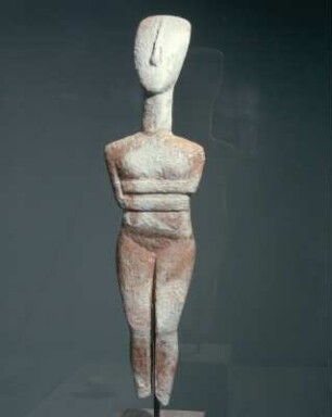 Idol : Karlsruhe, Badisches Landesmuseum. Kanonisches Idol der Dokathismata-Art, frühkykladisch II. Marmor, Höhe: 52 cm, Breite: 13,6 cm, angeblich von der Insel Paros