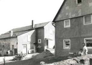 Medingen, Rosenthal 19. Wohnhaus mit Seitengebäude (1801/1815) Hofansicht