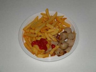 Pommes frites mit Bratwurst
