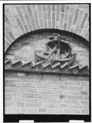 Krugkoppelbrücke (Hamburg-Winterhude) : Brücken-Mauerschmuck : SchumacherWV Nr. 255