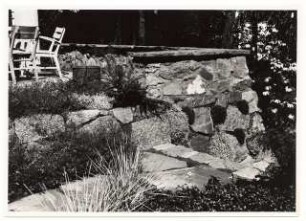 Garten Buschmühle, Forst: Terrasse mit Trockenmauer
