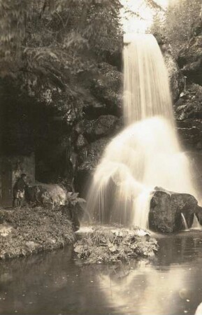 Lichtenhainer Wasserfall im Kinzigtal : Wasserfall über Sandsteinfelsen südlich von Lichtenhain