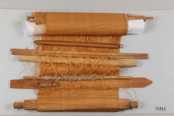 Weaving device