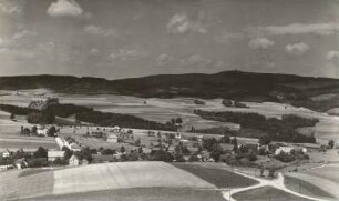 Ottendorf (Sebnitz-Ottendorf). Stadtteilansicht. Blick zum Tanzplan (Tanečnice)