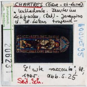 Chartres: Kathedrale, Glasfenster im Lichtgaden, Jeremias den Heiligen Lukas tragend