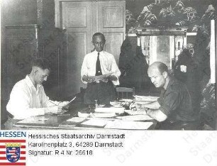 Darmstadt, 1931 / Gauleitung der NSDAP / Gruppenaufnahme, Interieur, v. l. n. r.: / Peter Gemeinder (1891-1931); Thiele; Schorbach