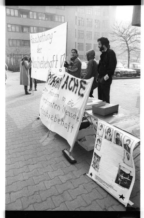 Kleinbildnegativ: Mahnwache, Puttkamerstraße, 1984