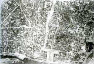 Luftaufnahme von Köln nach der Bombardierung am 30. Mai 1942