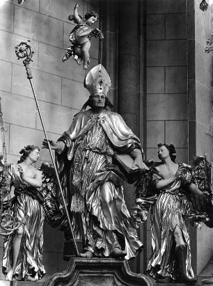 Hochaltar. Marmor?, Holz, gefaßt (1738; P. Mödlhamber, J. A. Eisl). Linker Seitenflügel mit heiligem Rupert zwischen zwei Engeln. Bad Hofgastein, Pfarrkirche Mariä Himmelfahrt