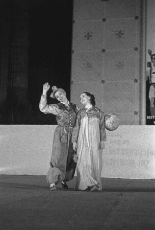 Szenen aus dem Gastspiel des Moissejew-Ensembles , Staatsoper, 05.06.1954