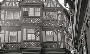Grund, Peter; Kunsthandwerk - Schmiedeeiserner Aushänger