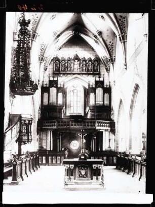 Stadtkirche nach der Restaurierung; innen und nach Westen