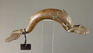 Gefäßgriff in Form eines springenden Delphins