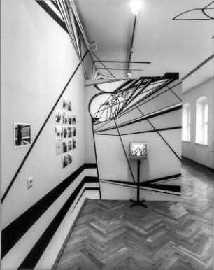 Raumaufnahme in der "Sala de Arte Publico Siqueiros Dresden", 2003" : Raumaufnahme in der "Sala de Arte Publico Siqueiros Dresden", 2003. Ausstellung: Unbekannte Schwester, unbekannter Bruder I. 23.11.2003-29.02.2004