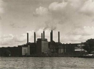 Berlin-Rummelsburg. Ansicht des, zwischen 1925 bis 1926 im Stil der Neuen Sachlichkeit errichteten Kraftwerkes Klingenberg an der Spree