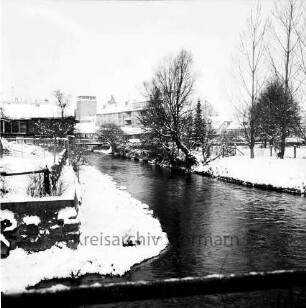 Trave: Stadtarm: links vorne der Zufluß der Trave: im Hintergrund rechts das Kaufhaus Nickel, links die Mühle: Blick nach Osten: Winterbild