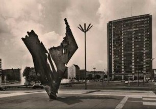Berlin - Ernst-Reuter-Platz, Die Flamme Plastik von Prof. Heiliger