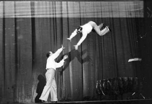 Wintergarten: Walthon und May; Exquilibristen; im Sprung (Salto)