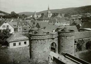 Büdingen, Jerusalemer Tor : Büdingen. Blick auf das Jerusalemer Tor und die Stadt