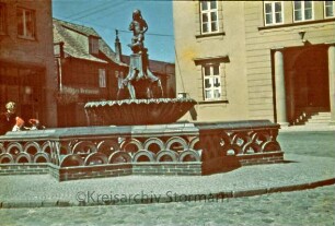 Marktplatz: Gänseliesel-Brunnen