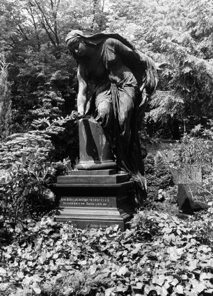 Gustav Hickler; Darmstadt, Alter Darmstädter Friedhof I F 35