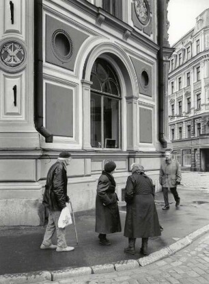 Straßenszene vor der Nationalbank