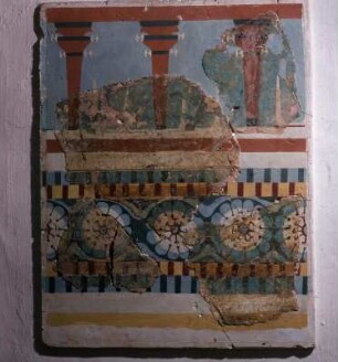 Wandmalerei. Architektur mit Säulen und Kulthörnern (Fragment) aus Knossos