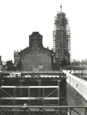 Dresden-Altstadt, Augustusstraße 2. Ständehaus (1901-1906; P. Wallot). Substanzsicherung / Wiederaufbau Dach. Blick in den kleinen Plenarsaal während der Rüstarbeiten