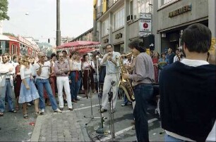 Freiburg i. Br.: Dixielandband beim Straßenfest in der unteren Bertoldstraße