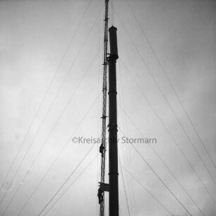 Wolkenweher Weg / Schützenstraße: Antennenmast auf Dach