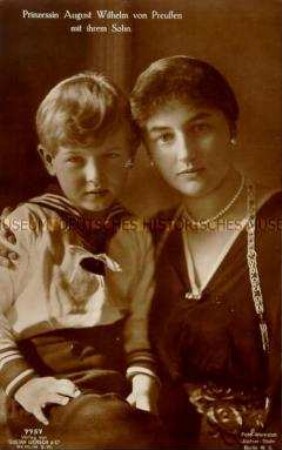 Alexandra Viktoria von Preußen mit Sohn