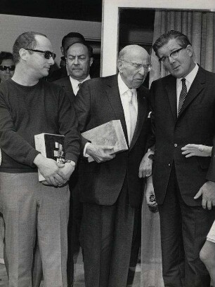 IFF 1969. Peter Zadek, Robert Stolz, Minister Benda [19. Internationale Filmfestspiele]