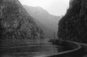 Moldova Veche [Altmoldowa, Banat]: Kazanpass, engste Stelle = 165 m