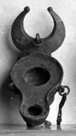Lampe mit Lunula am Griff