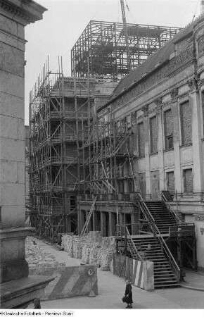 Blick auf die Baustelle für den Um- und Erweiterungsbau des Schauspielhauses