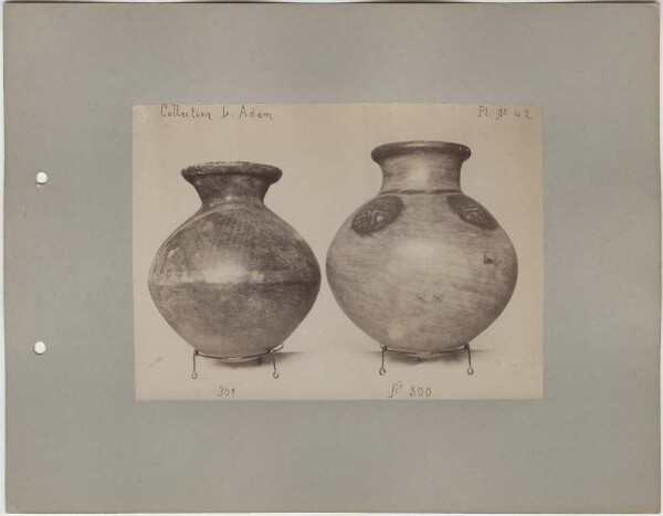 Deux vases en terre cuite. Collection L. Adam