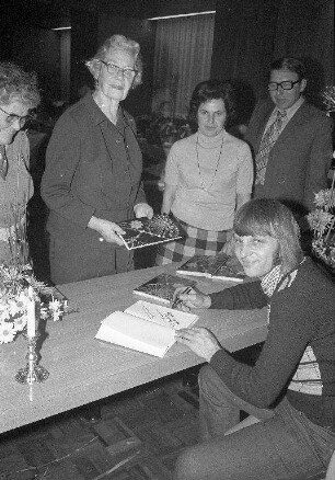 Publikation dreier Bildbände durch den Karlsruher Meisterfloristen Hermann Faust