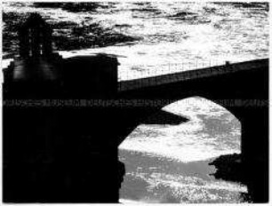 Brücke und glitzerndes Wasser (Altersgruppe 18-21)