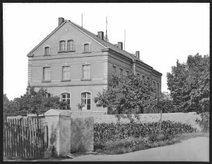 Priestewitz. Schule und Bahnhof