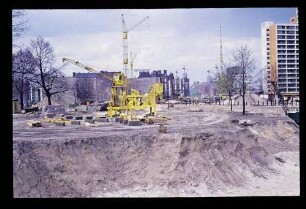 Mehringplatz 9.4.72.