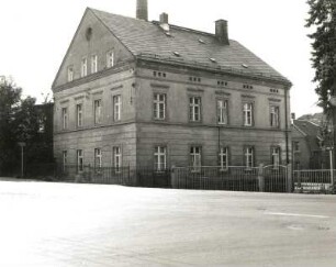 Gersdorf (Chemnitzer Land), Hofer Straße 4. Wohnhaus (1886/1900)