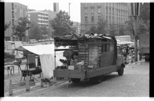 Kleinbildnegative: Abbau, Markt am John-F.-Kennedy-Platz, 1983