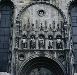 Figurenreihe: Madonna mit vier Heiligen