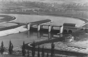 Wehr und Krafthaus Staustufe Besigheim/Neckar