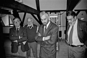 Tagung der Stormarner Archivarinnen und Archivare im Schloß Reinbek: Leiter Bernd Kraske führt durch das Kulturzentrum Schloß Reinbek