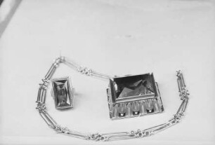 Halskette und Goldring