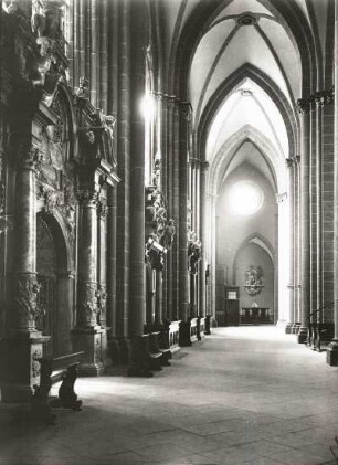 Paderborn, Dom : Paderborn. Hohe Dom St. Maria, St. Liborius, St. Kilian. Inneres, südliches Seitenschiff gegen Westen